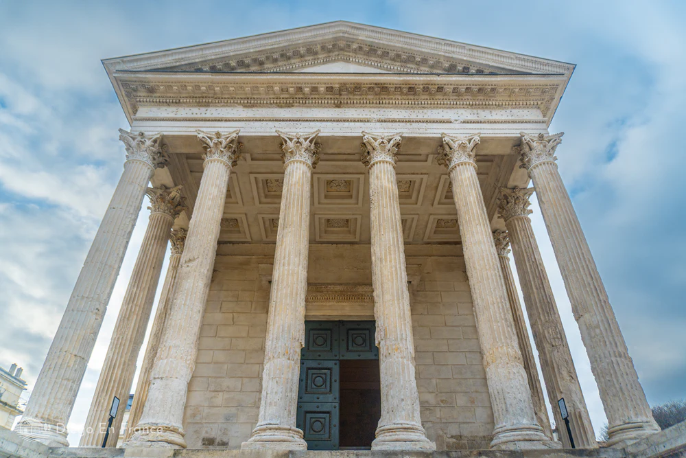 Photographie de diegoenfrance.com de la Maison Carrée, l’un des monuments les plus importants à voir à Nîmes.