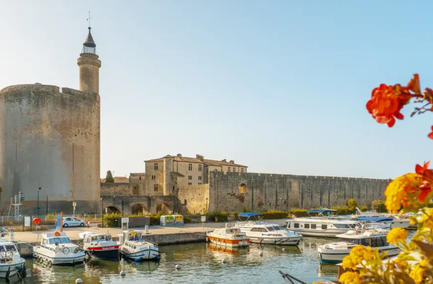 Aigues Mortes, un de plus beaux villages en France à visiter en printemps. Photo par diegoenfrance.com