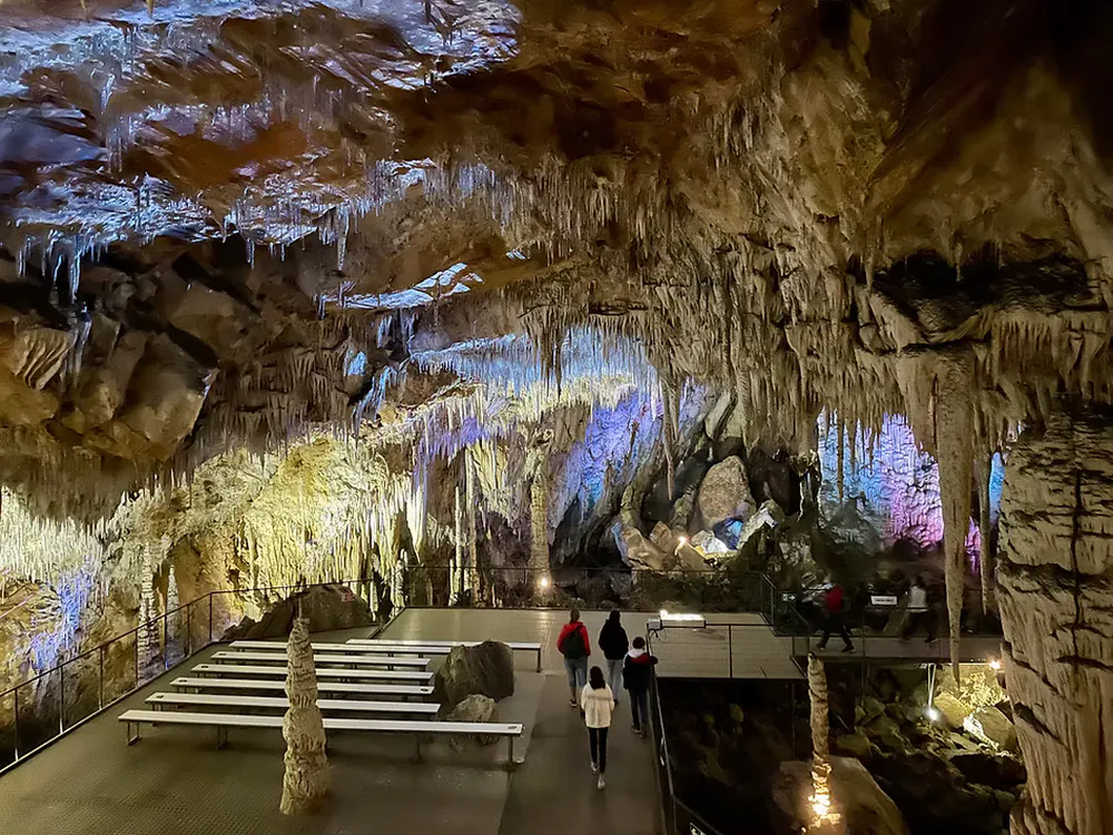 Cuevas de Canalettes, visita ideal para turismo en Castelnou y planes en familia. Fotografía de diegoenfrance.com