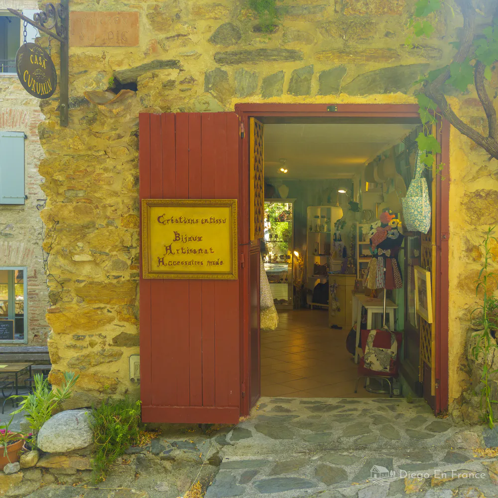 Taller artesanal de Castelnou, recomendado en rutas de turismo en Castelnou para familias. Fotografía de diegoenfrance.com