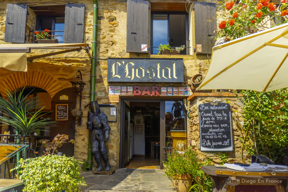 Restaurante típico de Castelnou, Francia, recomendado en rutas de turismo en Castelnou. Fotografía de diegoenfrance.com