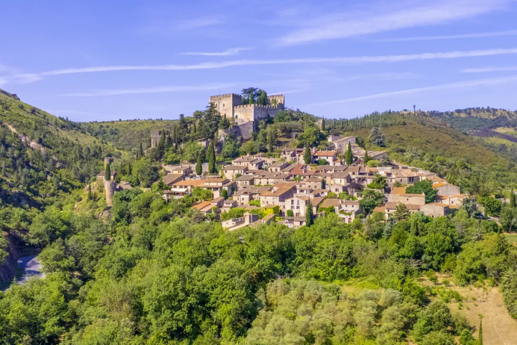 Un village de charme. Castelnou à vue d'oiseau. Photo par diegoenfrance