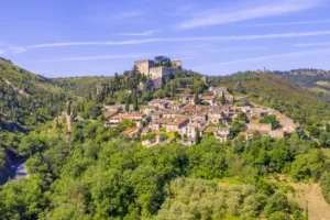 Un village de charme. Castelnou a vista de pajaro