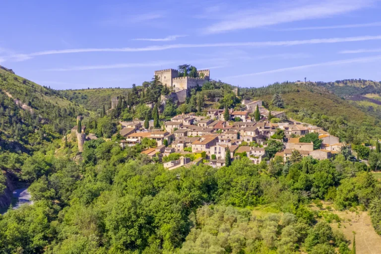 Un village de charme. Castelnou a vista de pajaro