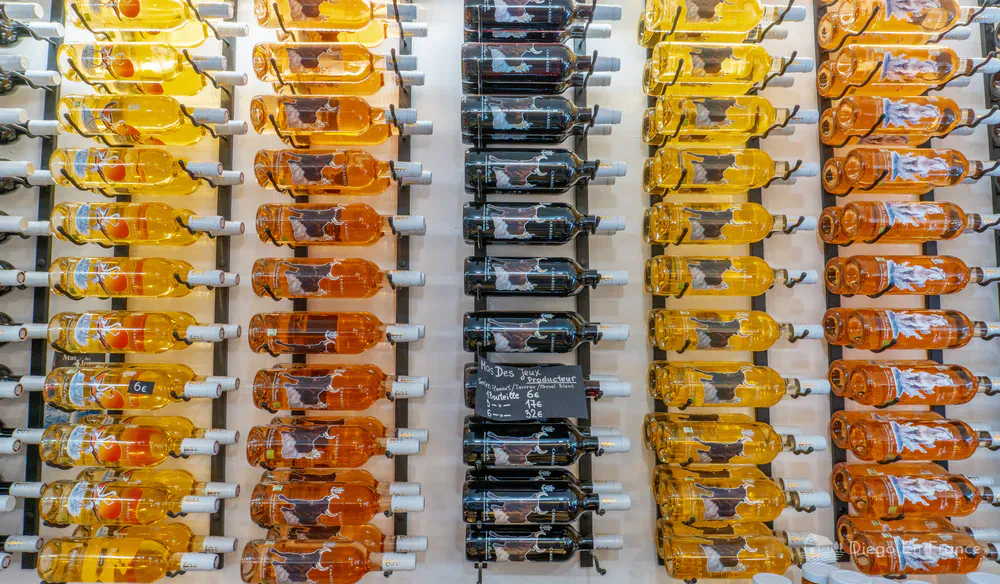 Fotografía de diegoenfrance.com de vinos franceses en exposición