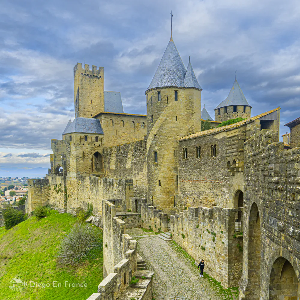 Fotografía de diegoenfrance.com de las murallas y torres de Carcassonne, ciudad medieval en Francia