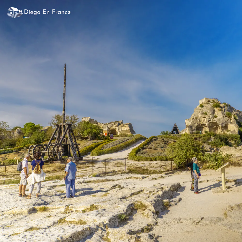 Fotografía de diegoenfrance.com de una demostración con catapulta en un castillo medieval en Francia