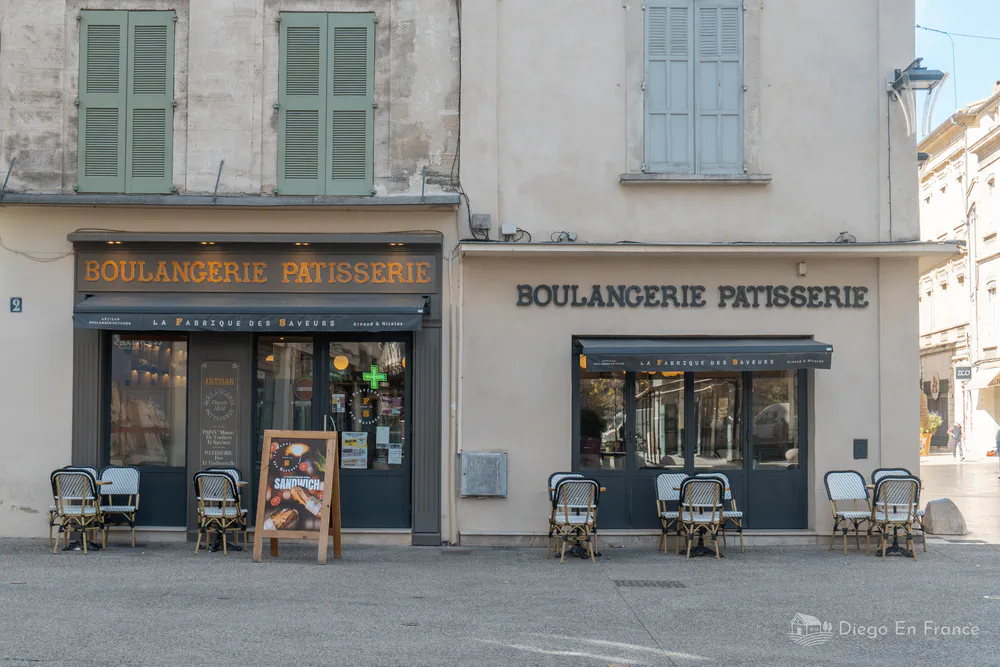 Fotografía de diegoenfrance.com de una boulangerie típica durante el tour culinario Taste Avignon, una de las mejores experiencias para quienes se preguntan qué ver en Aviñón.