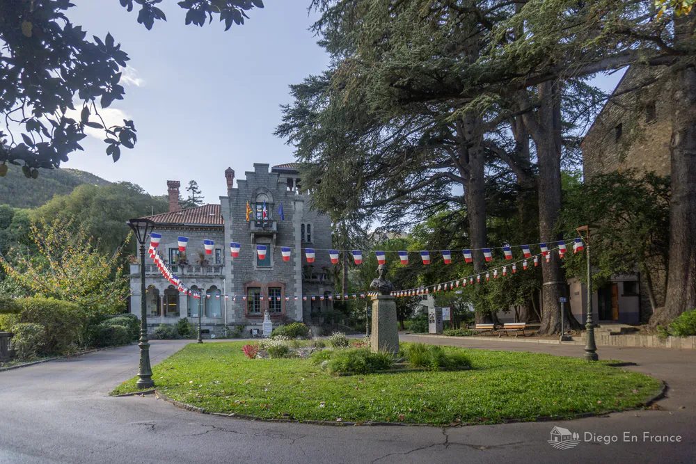 Photo by diegoenfrance.com showing Villa Les Indis, the former residence of the owner of the Batère mines.