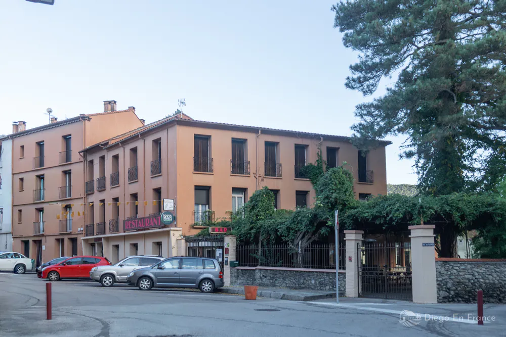 Photo by diegoenfrance.com of Hotel Les Glycines, where warm hospitality meets fine local cuisine.