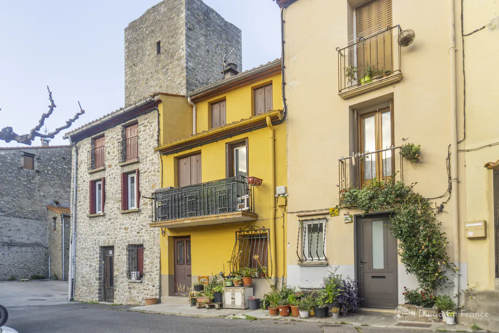 Photo by diegoenfrance.com showing the traditional architecture of the old town of Arles-sur-Tech.