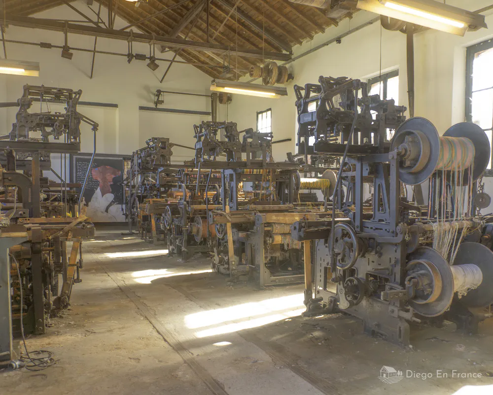 Photo by diegoenfrance.com of the interior of the Moulin des Arts, where weaving machines are still preserved.