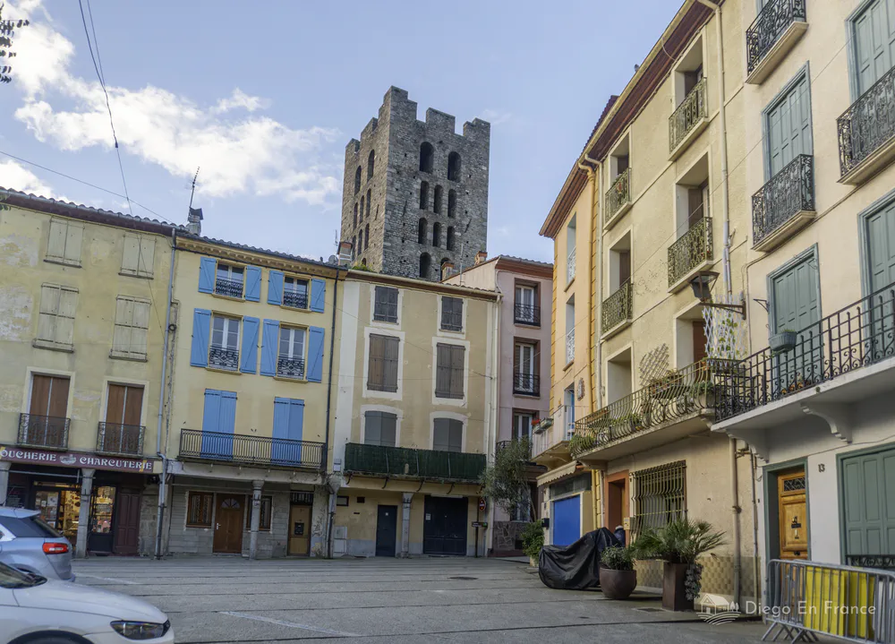Photo by diegoenfrance.com of the main square of Arles-sur-Tech, where local life and medieval heritage blend together.