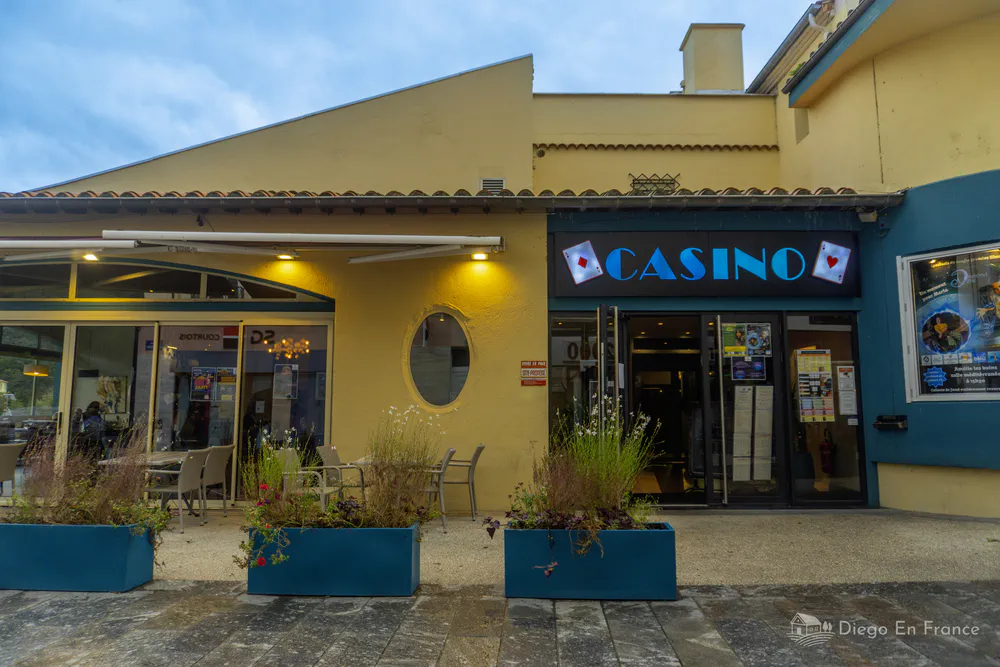 Fachada del casino local en Amélie-les-Bains, referencia de ocio en el Vallespir, fotografía de diegoenfrance.com